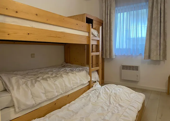 In Near Marina Views Apartment *