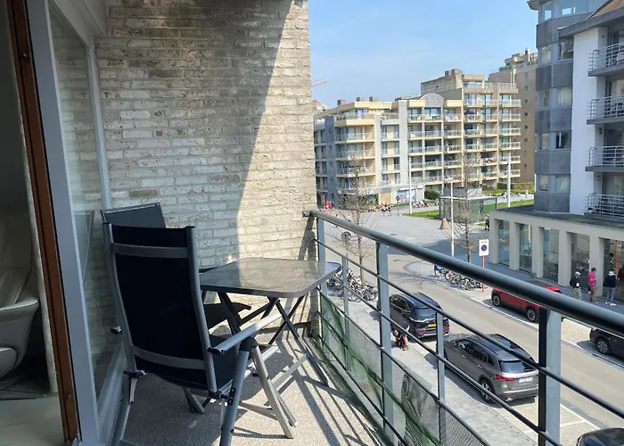 Apartment In Near Marina Views